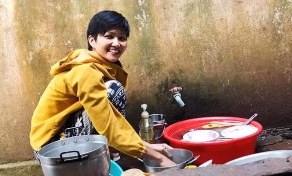 Lam A hau sang chanh, ve nha Kieu Loan van vat lon voi dong bat dua-Hinh-6