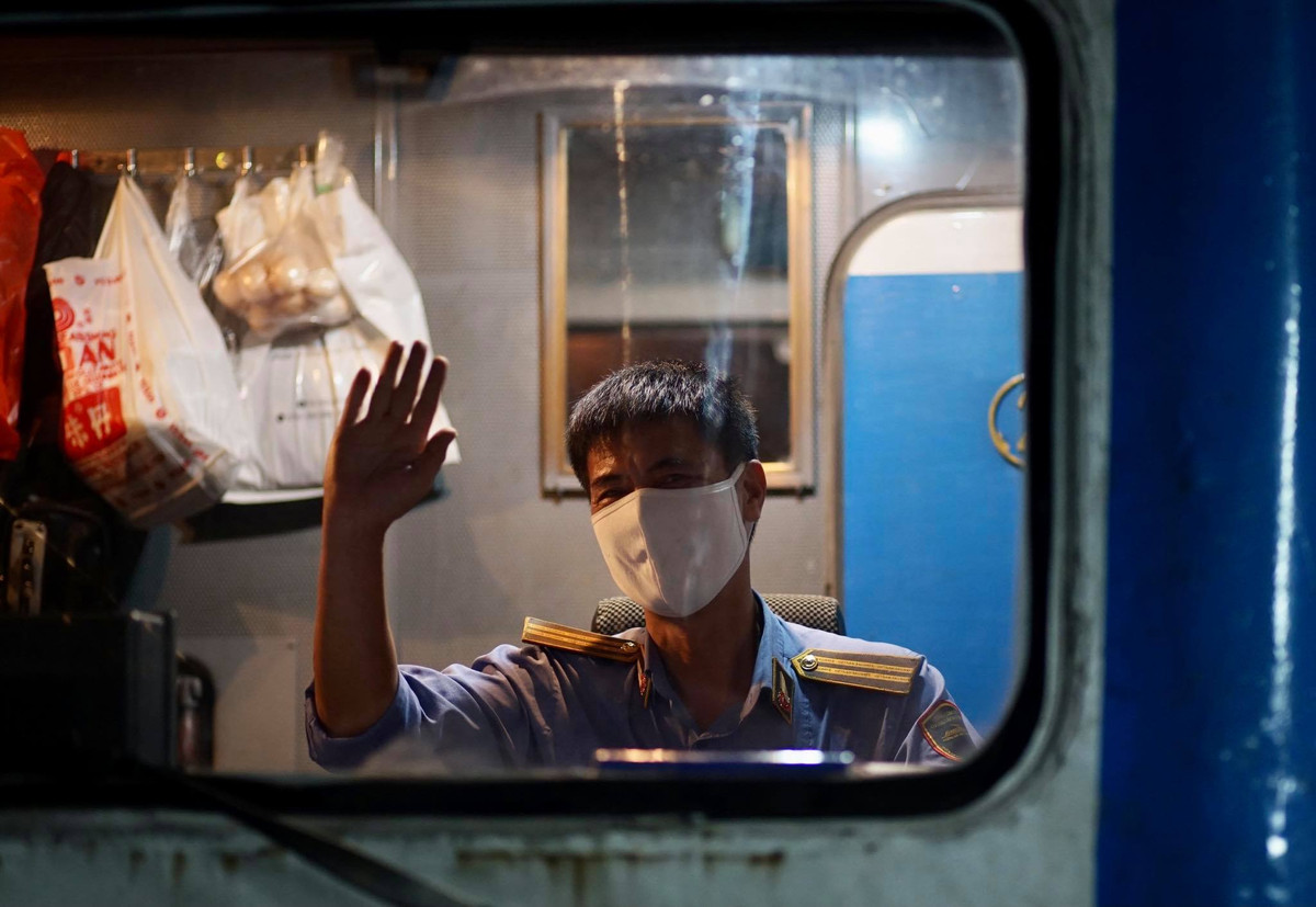 Anh Nguyễn Bắc Hà - lái chính chia sẻ: "Phải rời xa gia đình vào đêm 30 là điều không ai muốn nhưng vì công việc, quan trọng hơn là mang đem lại hạnh phúc cho nhiều người nên mình phải hy sinh cái tôi của mình..."