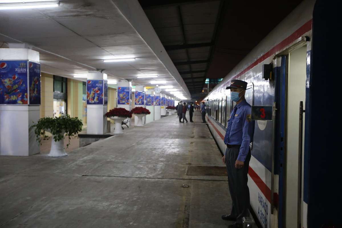 Đoàn công tác của ĐSVN kiểm tra công tác an toàn trước khi chuyển tàu cuối cùng của năm 2020 rời ga.