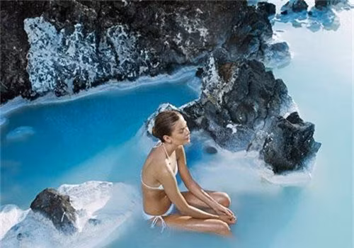 Trong mỗi tòa nhà dân cư, người Iceland sử dụng trực tiếp đường ống dẫn nước nóng từ mạch nước nóng phun tự nhiên hoặc suối nước nóng. Điều đặc biệt nhất là nguồn nước mưa ở đây tinh khiết tới mức đường nước cung cấp cho thành phố không cần phải thanh lọc hóa chất. Ảnh: Fieraraceteam.