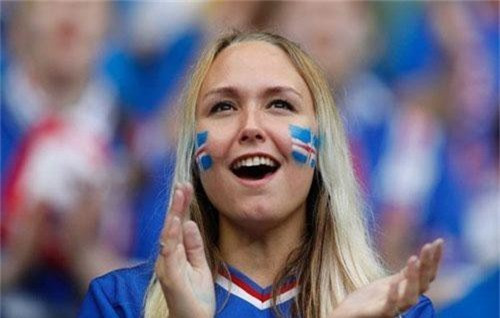 Tiếng Iceland là ngôn ngữ chính thức của người dân Iceland. Trước đây, tiếng Iceland, Faroe, Norn và Tây Na Uy hình thành nên nhóm nước Tây Bắc Âu. Tiếng Đan Mạch, Đông Na Uy và Thụy Điển tạo nên nhóm Đông Bắc Âu. Ngoài Iceland, bạn có thể nghe thấy thứ tiếng này tại các quốc gia khác như Đan Mạch, Mỹ, Canada, Manitoba... Ảnh: ABC.