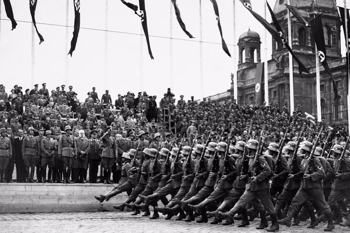 Các nhà nghiên cứu lịch sử cho hay dường như các nhà khoa học làm việc cho Hitler tiến hành thử nghiệm vũ khí này trên động vật.