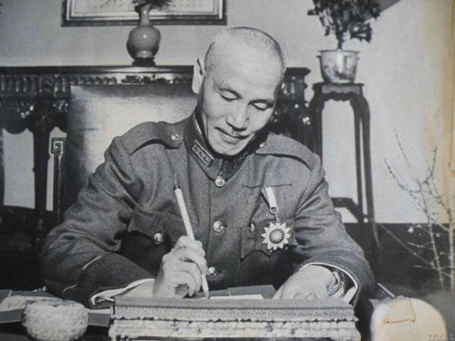 Sự trùng hợp đến khó tin khác giữa Tưởng Giới Thạch và Chu Ân Lai là cả 2 từng theo học tại trường quân sự Hoàng Phố.