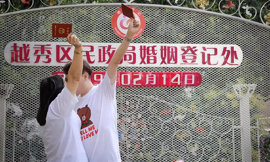 Gioi tre Trung Quoc co gang cuoi dung Valentine