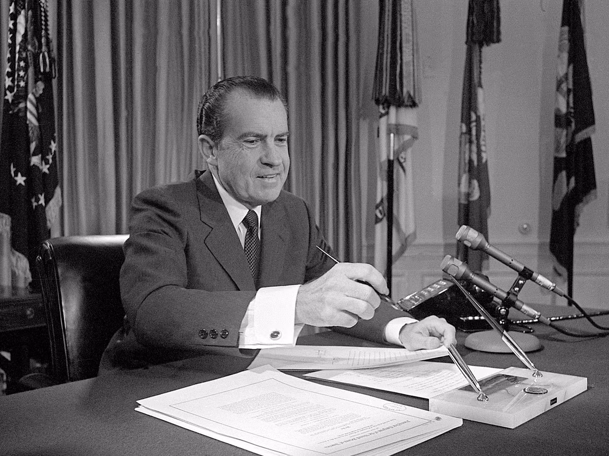 Vụ bê bối Watergate "nóng" trở lại khi Chánh thẩm của tòa án cấp quận ở Washington D.C., John Sirica công bố một bức thư của một trong 5 kẻ đột nhập đã bị kết tội. Bức thư được công bố tháng 3/1973 với nội dung các quan chức Nhà Trắng đã gây áp lực để ông nhận tội.