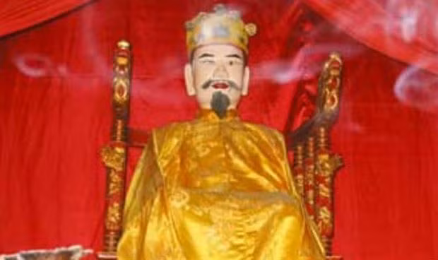 Vua Lý Anh Tông tên thật là Lý Thiên Tộ, sinh năm Bính Dần tại kinh đô Thăng Long, mẹ là Cảm thánh phu nhân Lê thị. Lý Anh Tông là con trai thứ hai của vua Lý Thần Tông.