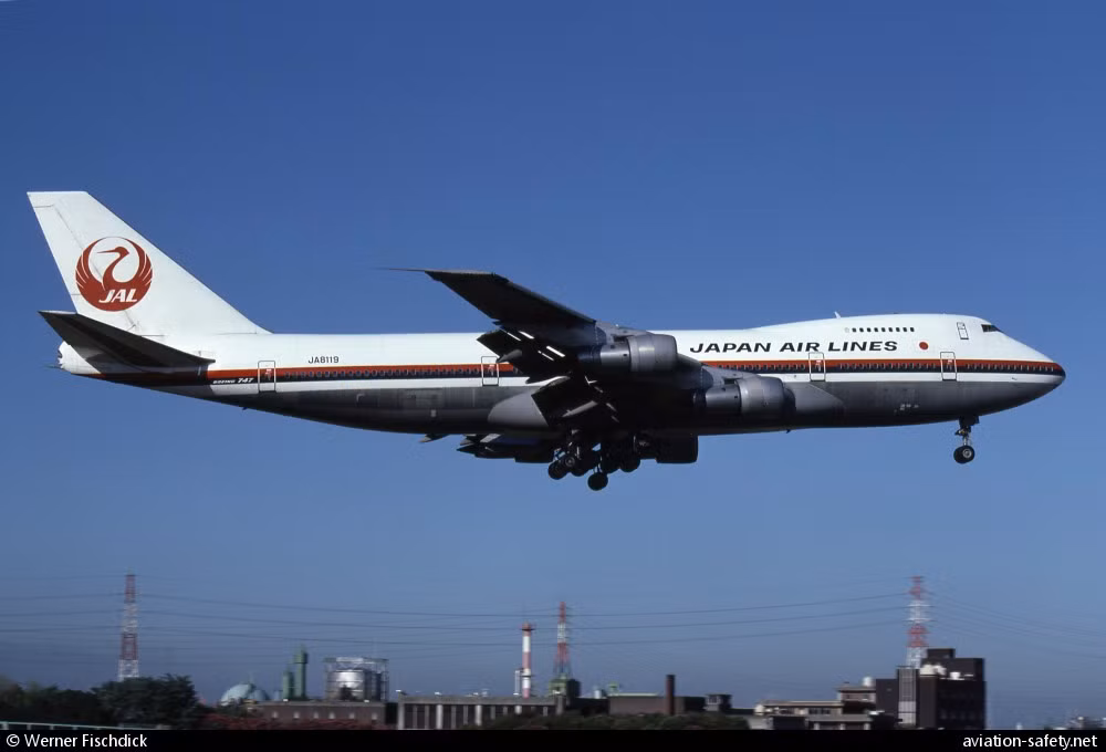 2. Hai tháng sau, ngày 12/8/1985, một vụ tai nạn máy bay thảm khốc xảy ra ở Nhật Bản khiến dư luận bàng hoàng.