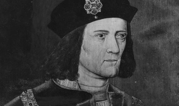 Edward V được cho là chết khi 12 tuổi, trong khi người em Richard qua đời năm 9 tuổi. Cặp anh em hoàng tộc này bị người chú sát hại trong cuộc chiến tranh giành ngai vàng nước Anh.