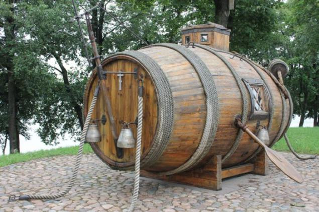 Sau lần thử nghiệm thất bại này, Peter Đại đế khuyến khích thợ mộc Nikonov cải tiến thiết kế ban đầu để tạo ra một chiếc tàu ngầm hiệu quả.