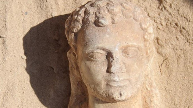 Ngoài xác ướp này, các chuyên gia còn ấn tượng với một thi hài có biểu tượng thần Horus ở trên ngực.