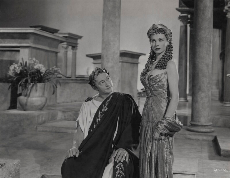 Thậm chí, Nữ hoàng Ai Cập Cleopatra còn ấp ủ kế hoạch đưa Caesarion kế vị quyền lực của Julius Caesar ở La Mã. Bà làm như vậy vì không muốn Octavian nắm quyền kiểm soát La Mã do chỉ là con nuôi.