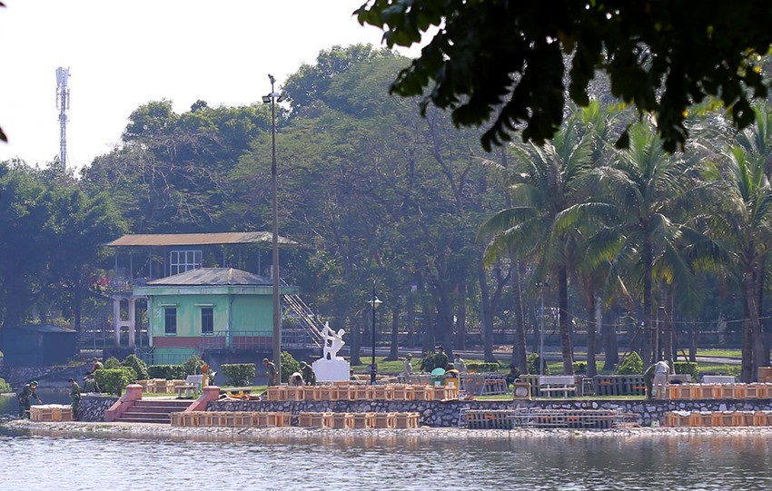 Trận địa pháo hoa duy nhất cho đến thời điểm hiện tại gần như đã sẵn sàng.