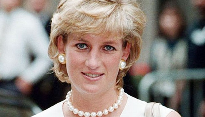 Công nương Diana cũng là nhân vật nổi tiếng thế giới được nhiều người yêu quý và ngưỡng mộ. Sau khi ly hôn Thái tử Charles, bà có cuộc tình lãng mạn với Dodi Fayed - con trai của doanh nhân giàu có Mohamed al-Fayed.