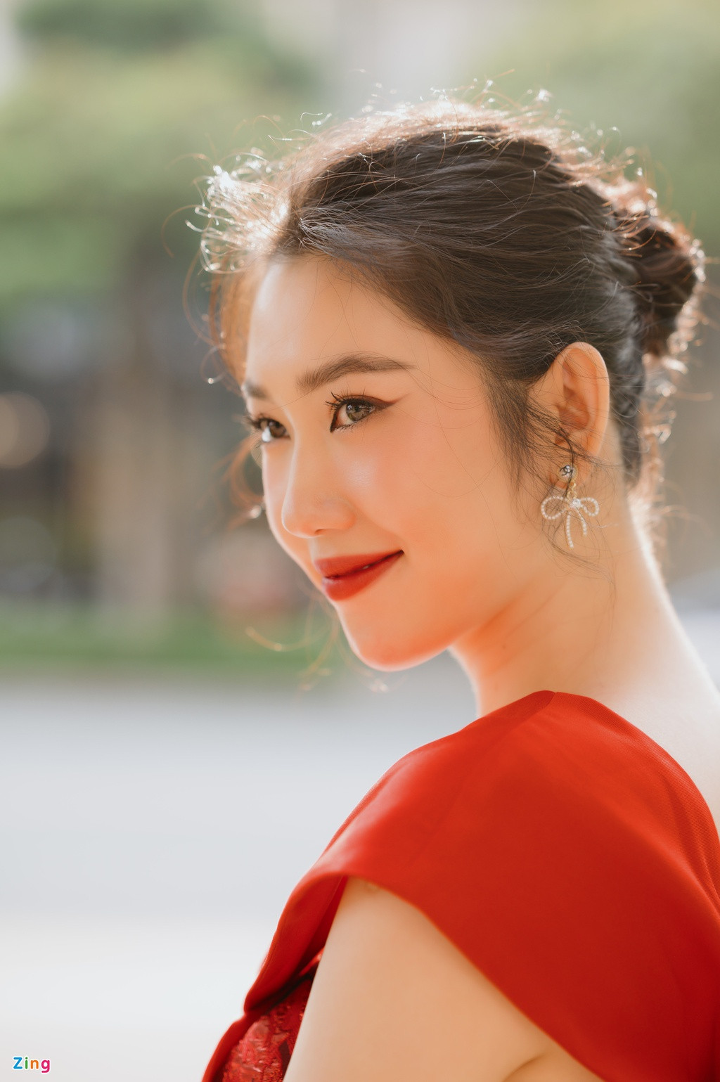 Trong năm 2020, Thúy Ngân xuất hiện trên truyền hình qua hai game show 7 Nụ cười xuân và Chị em chúng mình. Diễn viên sinh năm 1991 cho biết cô luôn tự nhủ phải tiết chế, cẩn thận phát ngôn khi tham gia game show. "Ở game show, tôi không diễn, mà đó là con người thật của mình.