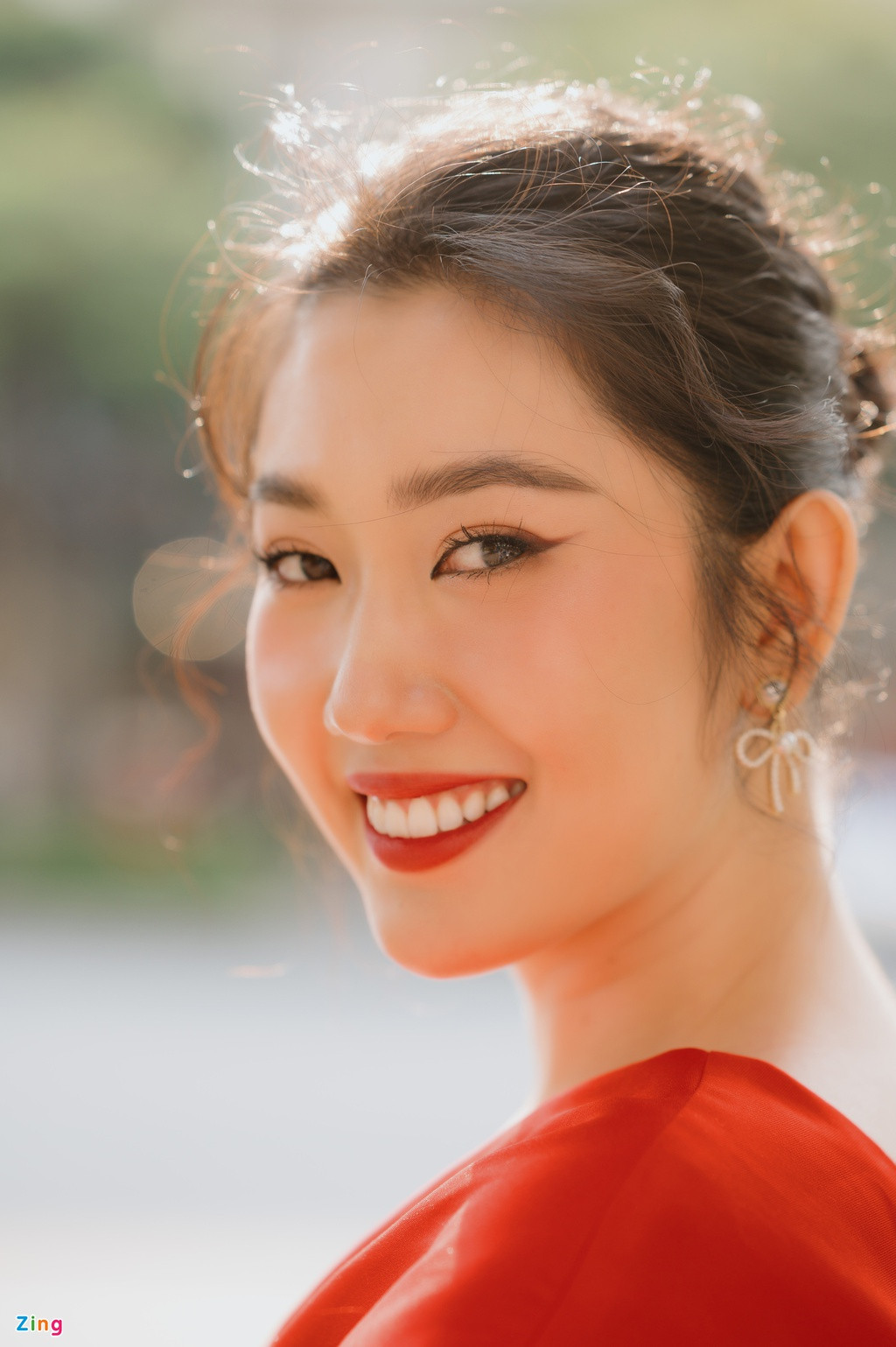 Tôi muốn khán giả hiểu thêm về Thúy Ngân - cô gái đầy năng lượng, chân thành và đôi lúc ngây thơ. Nhưng với phim ảnh, tôi muốn chứng minh khả năng hóa thân, diễn xuất đa dạng, qua nhiều dạng vai", cô trải lòng. Thúy Ngân thừa nhận phim ảnh giúp cô nổi tiếng nhưng game show khiến tên tuổi của cô "hot" hơn.