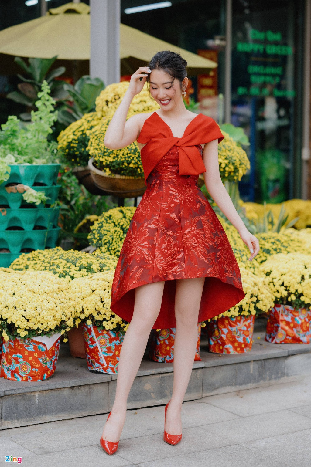 Thúy Ngân là một trong những diễn viên tài sắc của màn ảnh nhỏ miền Nam. Cô cao 1,7 m và có số đo ba vòng gợi cảm (90-60-95). Để giữ được vóc dáng cân đối, cô cho biết chăm chỉ tập thể dục, chế độ ăn nhiều rau xanh, uống đủ nước và ngủ sớm.