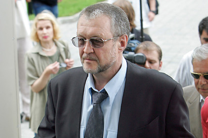 Sinh năm 1940 tại Moscow, Vyacheslav Ivankov (biệt danh Yaponchik) là trùm mafia Nga "có số có má" trong giới tội phạm. Nhiều người không thể ngờ gã từng là một đứa trẻ ốm yếu nhưng nhờ luyện môn võ JuJitsu của Nhật Bản mà sức khỏe của gã có sự thay đổi lớn. Đây được cho là lý do trùm mafia Ivankov có biệt danh Yaponchik (trong tiếng Nga có nghĩa là người Nhật nhỏ).