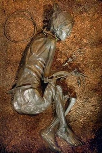 Các mô mềm, cơ quan nội nội tạng của người chết được bảo quản một cách hoàn hảo. Vì vậy, thoạt nhìn nhiều người nghĩ người đàn ông này tử vong cách đây không lâu. Để thuận tiện cho việc nghiên cứu, các chuyên gia đặt tên cho xác ướp là Tollund Man.