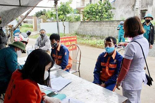 Nu giao vien o Hai Phong ve Hai Duong an Tet, khai gian doi di Ha Noi