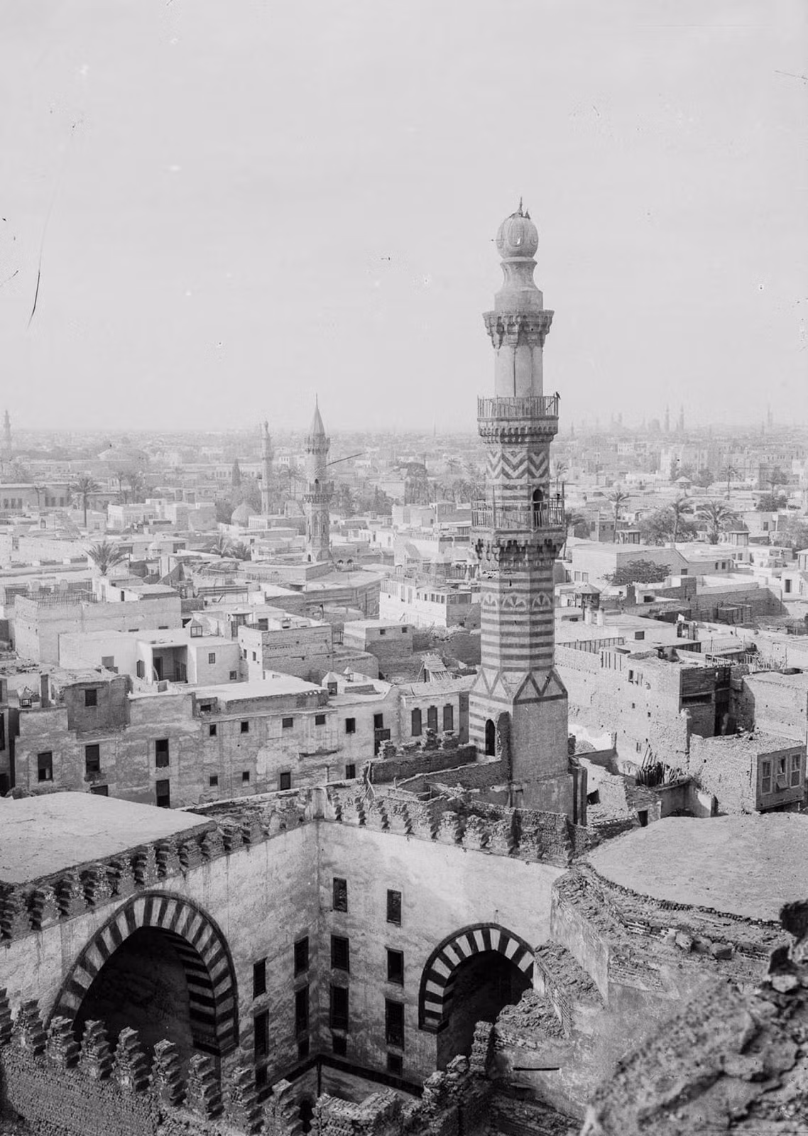 Vẻ đẹp cổ kính của Cairo nhìn từ nhà thờ Hồi giáo Ibn Tulun.