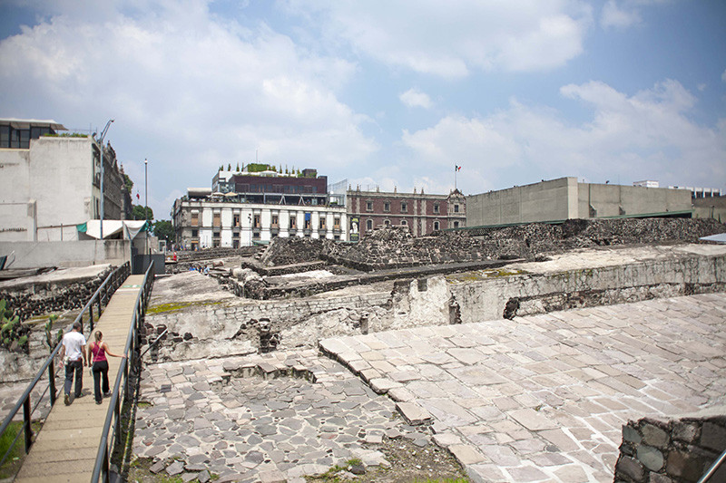 Templo Mayor còn được gọi là Great Temple là một ngôi đền có kiến trúc đồ sộ hình kim tự tháp. Nằm ở trung tâm Tenochtitlan, công trình này trở thành trung tâm tôn giáo và văn hóa của người Aztec.