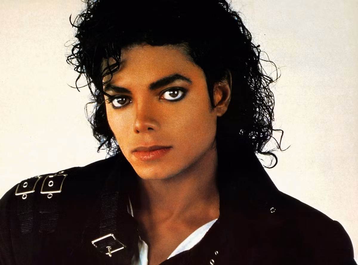 Sự việc càng trở nên bí ẩn hơn khi thi hài Michael Jackson được cảnh sát cho phép người nhà nhận và mang đi hỏa táng trong khi quá trình điều tra chưa kết thúc.
