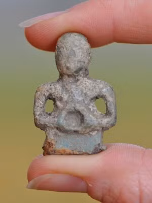 Sau khi phát hiện, các chuyên gia tiến hành một số nghiên cứu, kiểm tra để giải mã những bí ẩn về bức tượng trên. Theo kết quả nghiên cứu, bức tượng hình người có niên đại vào thế kỷ 1. Đây là lần đầu tiên các chuyên gia tìm thấy một bức tượng hình người ở Wimpole Estate.