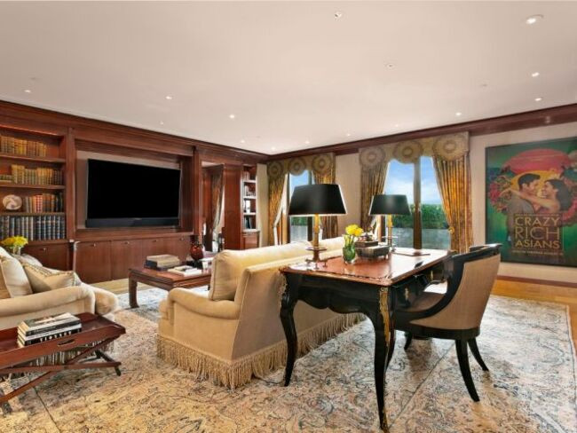 Ông ủy quyền cho kiến trúc sư Thierry Despont thiết kế lại không gian gồm hai sân thượng, hai phòng thay đồ trang nhã, một phòng tập thể dục đầy đủ, và hai phòng tắm mã não và đá cẩm thạch.