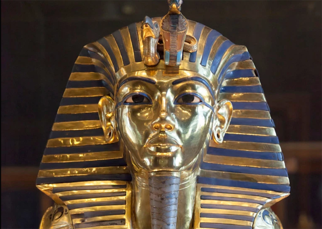 Vào thời cổ đại, người Ai Cập, đặc biệt là thành viên hoàng tộc chấp nhận những cuộc hôn nhân cùng huyết thống để duy trì quyền lực cũng như dòng máu cao quý.