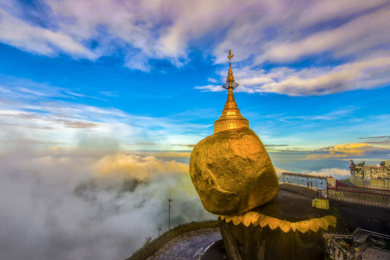 Mặt tiếp xúc giữa hòn đá và mặt đất chỉ khoảng 78 cm. Dù trải qua mưa nắng, bão tố..., tảng đá linh thiêng vẫn đứng sừng sững và không dịch chuyển.