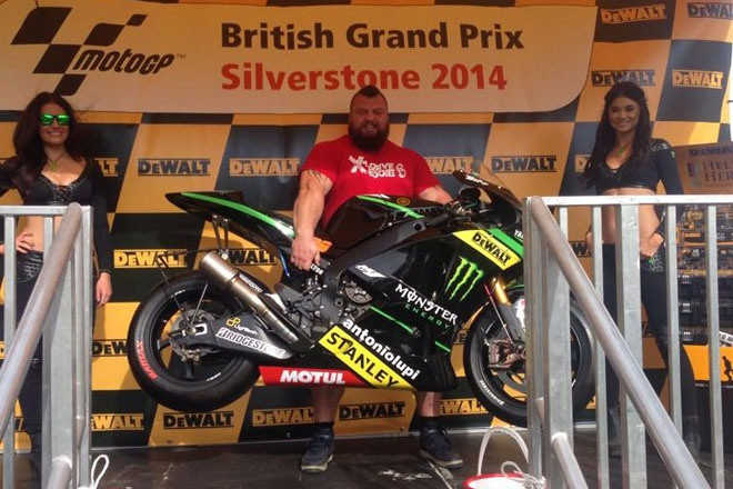 Vào thời điểm ấy, ông Hall là người đàn ông khỏe nhất Vương quốc Anh và khỏe thứ 6 thế giới tính đến hết 2014.