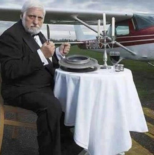 Ông Lotio còn ăn cả một chiếc máy bay Cessna 150 trước sự kinh ngạc của mọi người. Theo một thống kê, từ năm 1959 - 1997, ông Lotio ăn khoảng 9 tấn kim loại.