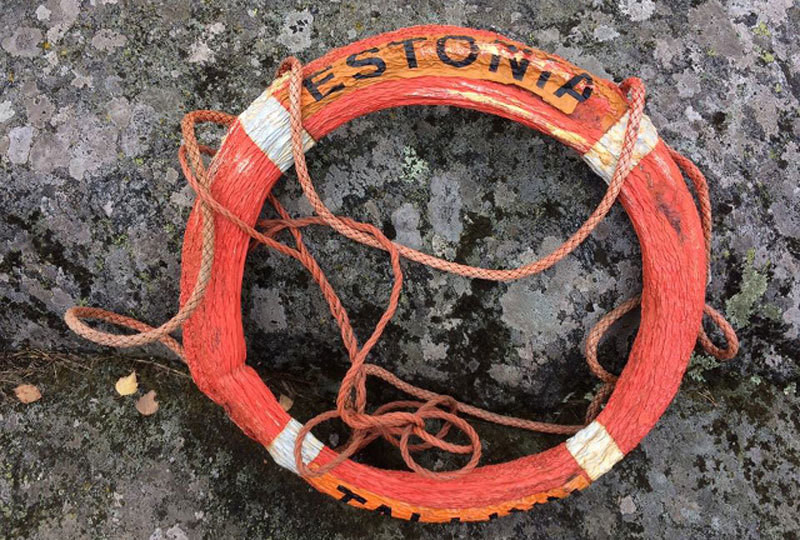 Theo đó, 137 người trên tàu MS Estonia được trực thăng giải cứu kịp thời nên may mắn thoát nạn. Trong khi đó, 852 người thiệt mạng cùng con tàu xấu số.