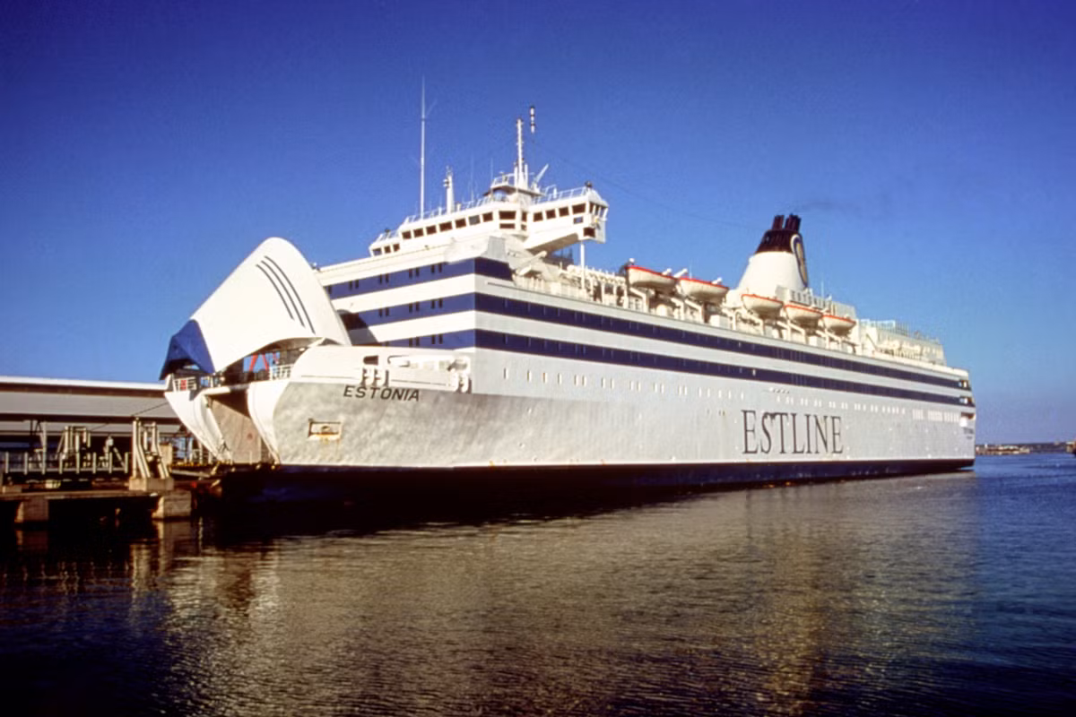 Tàu MS Estonia chở gần 1.000 người trong chuyến hành trình từ thủ đô Tallinn của Estonia tới Stockholm của Thụy Điển.