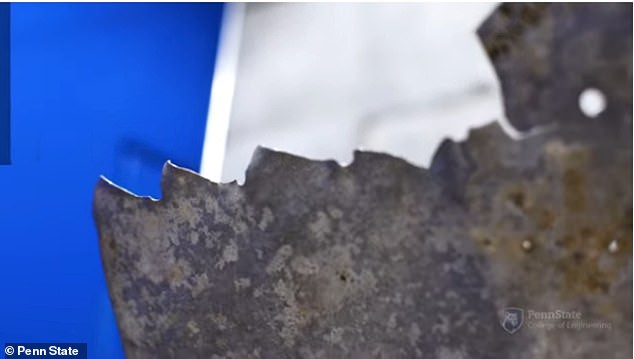 Để tìm ra câu trả lời chính xác nhất, các chuyên gia sử dụng nhiều công nghệ, kỹ thuật hiện đại nhằm xác định mảnh vỡ kim loại có thực sự thuộc về máy bay mất tích hơn 80 năm trước.