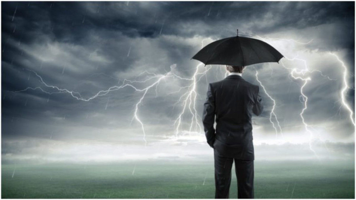 Thiếu tá Walter Summerford là một trong những người đặc biệt nhất thế giới. Ông không chỉ bị sét đánh 1 lần mà bị "trời hành" tới 3 lần. Điều may mắn là ông đều thoát chết trong những lần bị sét đánh.