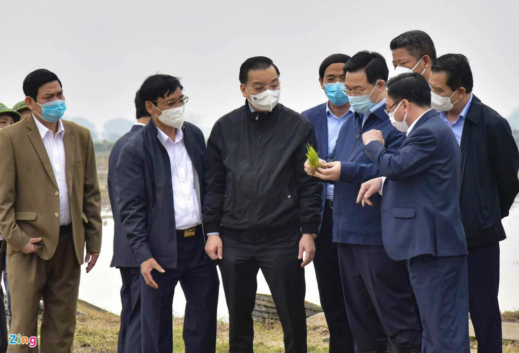 Địa phương đã chủ động ứng dụng khoa học kỹ thuật vào sản xuất để tiết kiệm chi phí, nâng cao năng suất, sản lượng cây trồng. Trong đó, nhờ ứng dụng cấy máy, nông dân xã Dị Nậu tiết kiệm được 50% chi phí cấy và tăng năng suất được khoảng 50kg thóc/sào.