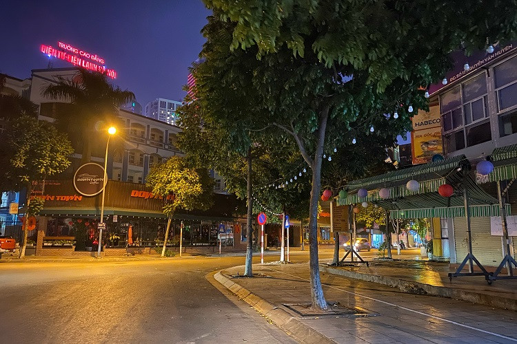 Nhieu quan nhau o Ha Noi thach thuc lenh gian cach, khach tap nap-Hinh-7