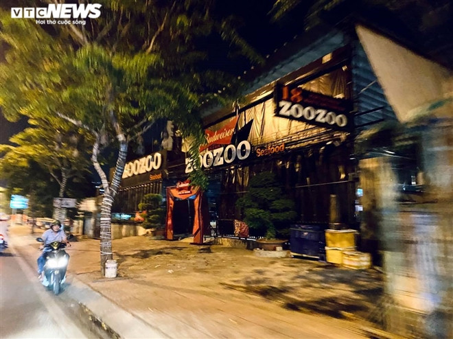 Ngoài một số trường hợp bất chấp lệnh cấm, hầu hết cách hàng quán tại TP.HCM đều thực hiện tốt chỉ đạo của thành phố nhằm đẩy lùi COVID-19.