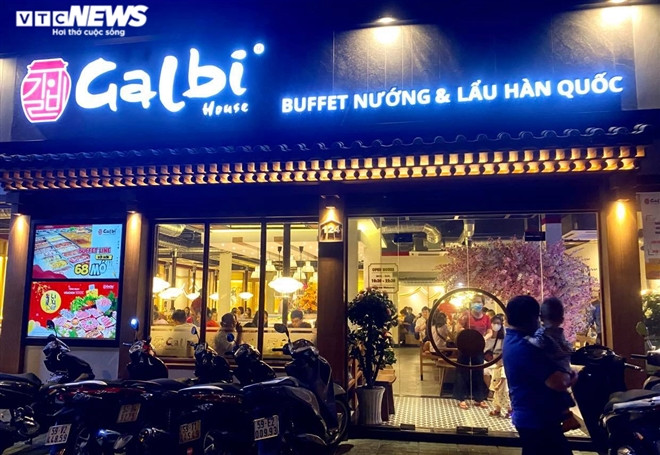 Nhà hàng Galbi phục vụ gần 100 người cùng lúc.