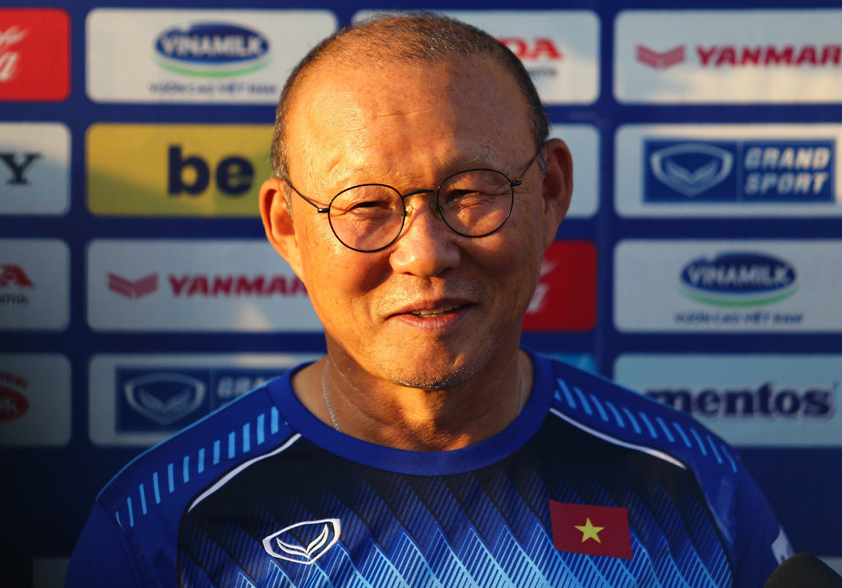Chi tiet dac biet ve luong cua thay Park neu gia han mot nam voi VFF