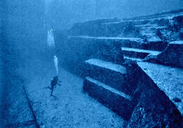 Không chỉ các nhà khoa học, lực lượng hải quân Bồ Đào Nha cùng phối hợp giải mã những bí ẩn về cấu trúc giống kim tự tháp dưới đáy biển. Một trong những bí ẩn lớn nhất mà giới chuyên gia tò mò là công trình này do nền văn minh nào tạo ra.