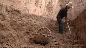 Do số lượng cổ vật lớn nên các chuyên gia mất nhiều thời gian để phân loại, sắp xếp.