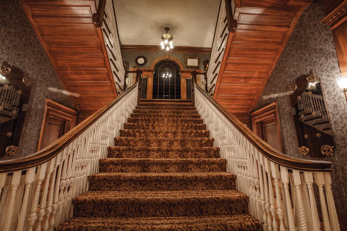 Không riêng nhà văn Stephen, một số người từng ở phòng 217 kể rằng gặp phải những chuyện kỳ quái khó lý giải.