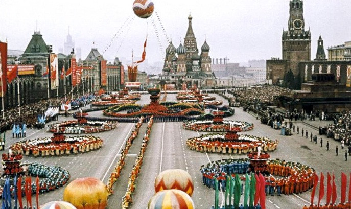 Nhiều cuộc diễu hành, diễu binh kỷ niệm các dấu mốc quan trọng trong lịch sử Nga, sự kiện thể thao... được tổ chức tại Quảng trường Đỏ những năm 1960 - 1980.