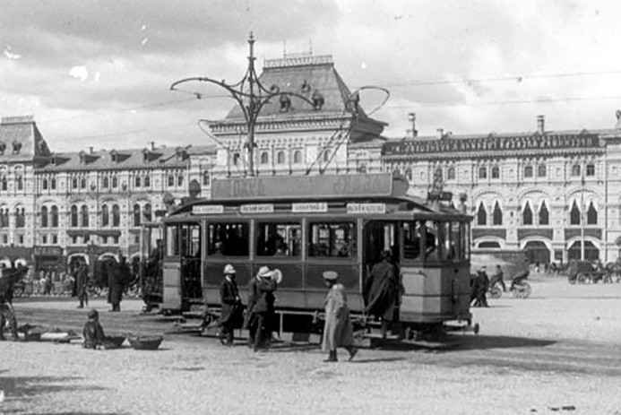 Tàu điện hoạt động tại khu vực Quảng trường Đỏ.