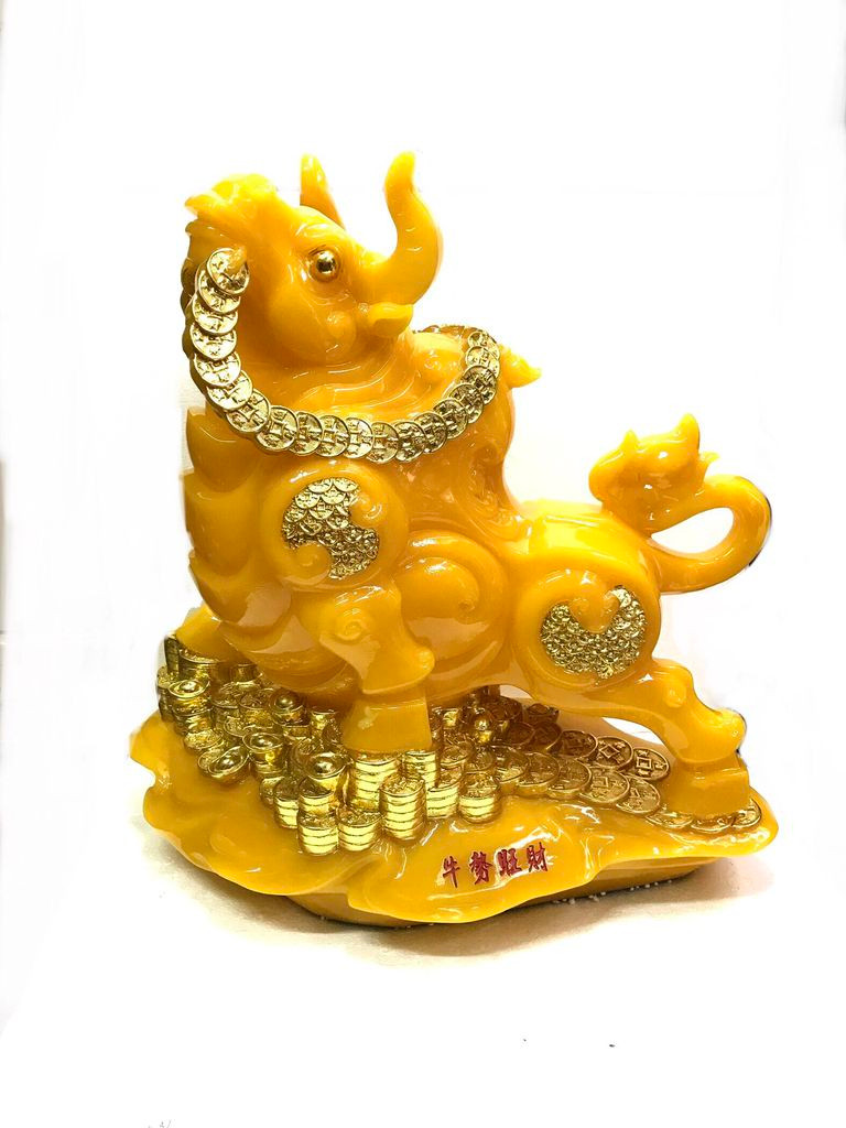 Nguyên do là vì trâu thuộc hành Thổ, hướng này giúp chủ nhân đạt được tài lộc, phúc khí và sức khỏe; không nên đặt ở hướng Tây Nam vì khiến cho phúc khí, tài khí, vận khí tiêu tan.