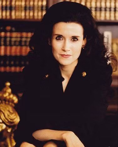 Sau khi bỏ học Đại học Washington giữa chừng, bà Marilyn tham gia đầu tư và mua bán bất động sản. Với nguồn tài chính ổn định, nữ thiên tài chuyên tâm viết sách. Bà viết một số tiểu thuyết, truyện ngắn cũng như cộng tác với một số tạp chí, tờ báo.