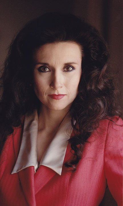 Về sau, bà theo học Cao đẳng Cộng đồng Meramec trước khi chuyển sang nhập học ngành Triết học tại Đại học Washington ở St. Louis. Tuy nhiên, thiên tài Marilyn bỏ học giữa chừng nên không có tấm bằng đại học nào trong tay. Phải đến năm 2003, bà nhận bằng tiến sĩ danh dự từ Đại học New Jersey.