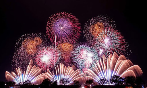 Trong số này, nổi tiếng nhất là câu chuyện về Lý Điền. Tương truyền, vào thời Đường, hai bên bờ Nam Xuyên có nhiều người bị ma núi quấy nhiễu, làm hại, người dân địa phương sống trong lo lắng, sợ hãi. Thấy được nỗi khổ của người dân do ma núi tác oai tác quái, Đường Thái Tông Lý Thế Dân trăn trở muốn tìm cách giúp dân. Về sau, ông hoàng nhà Đường hạ chiếu chỉ gửi tới khắp các địa phương để cầu y.